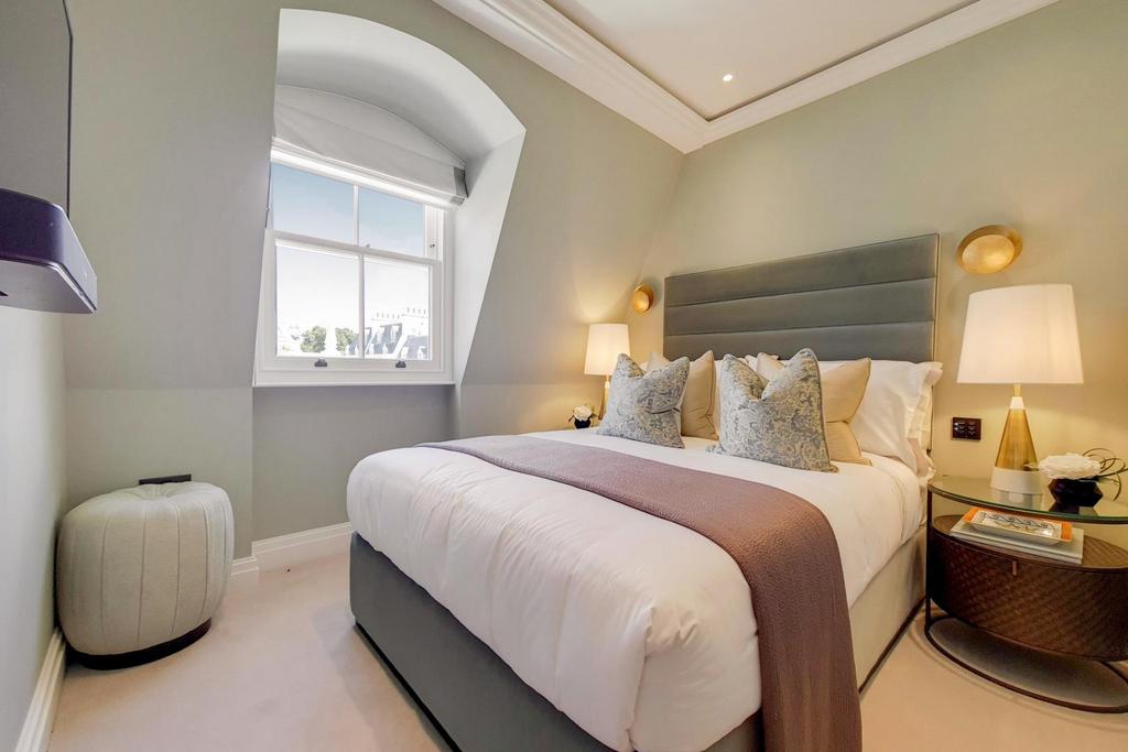 6 Bedroom 3-1.jpg