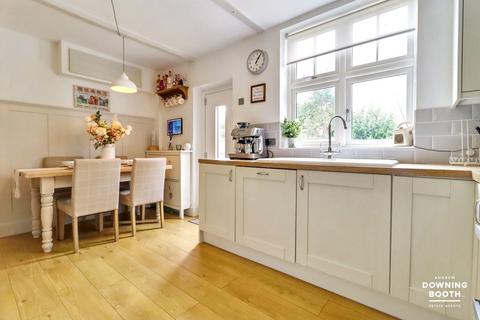 4 bedroom detached house for sale, New Road, Rugeley WS15