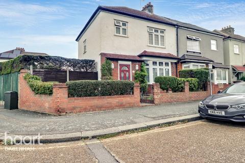 3 bedroom semi-detached house for sale - Cambeys Road, Dagenham