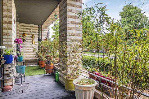 2 bedroom apartment for sale, Aldenham Court, Edgware HA8