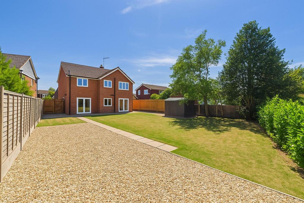 Front Garden / Driveway