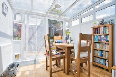 2 Warren Way, Folkestone, CT19 6DT