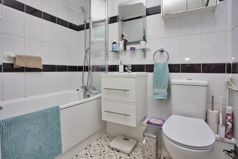 2 Warren Way, Folkestone, CT19 6DT