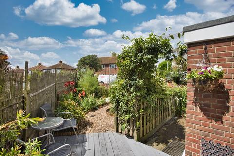 2 Warren Way, Folkestone, CT19 6DT