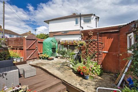 2 Warren Way, Folkestone, CT19 6DT