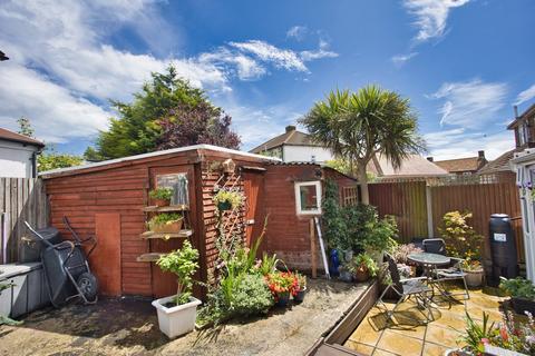 2 Warren Way, Folkestone, CT19 6DT