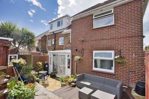 2 Warren Way, Folkestone, CT19 6DT