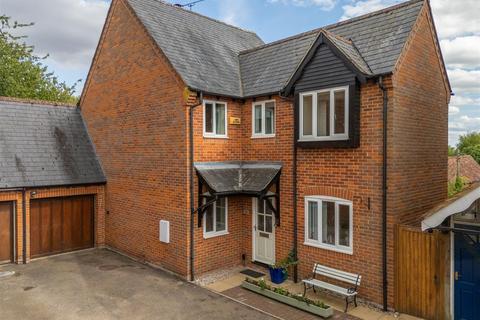 4 bedroom detached house for sale, Rickyard Close, Aylesbury HP22