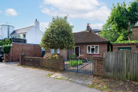 3 bedroom bungalow for sale, Langton Way, Blackheath, London, SE3