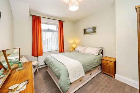 3 bedroom end of terrace house for sale, Grange Avenue, Birkby, West Yorkshire HD2
