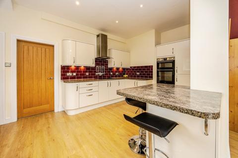 3 bedroom end of terrace house for sale, Grange Avenue, Birkby, West Yorkshire HD2