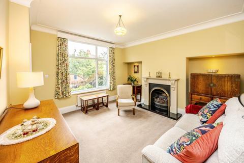 3 bedroom end of terrace house for sale, Grange Avenue, Birkby, West Yorkshire HD2