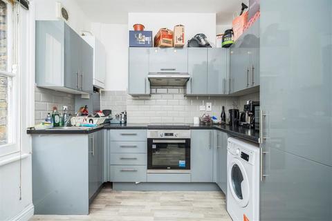 2 bedroom flat for sale, Sandys Row, London E1