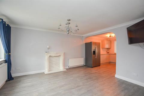 3 bedroom semi-detached house for sale, Menzies Avenue, Basildon