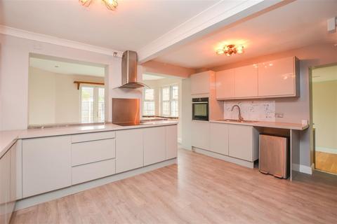3 bedroom semi-detached house for sale, Menzies Avenue, Basildon