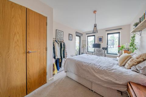 2 bedroom flat for sale, Bourbon Road, London, SW9
