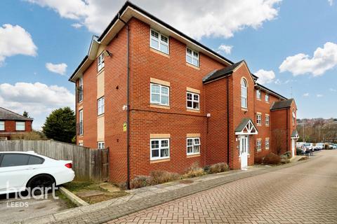 2 bedroom apartment for sale, Farnley Crescent, Leeds