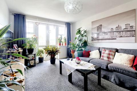 2 bedroom apartment for sale, Farnley Crescent, Leeds