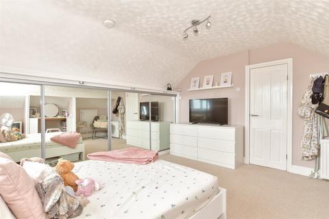 7 - 9 Cliff Drive, Warden, Sheerness, ME12 4PJ