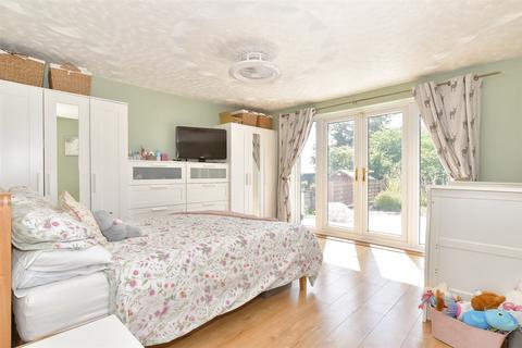 7 - 9 Cliff Drive, Warden, Sheerness, ME12 4PJ