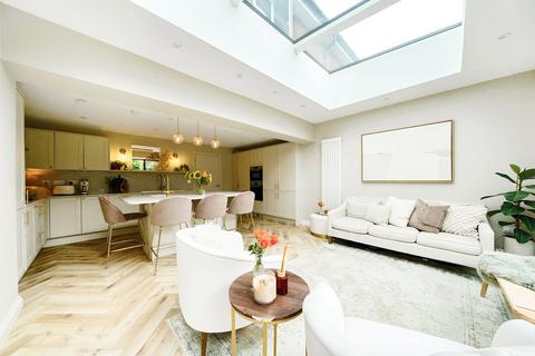 4 bedroom semi-detached house for sale, Stable Close, Wrecclesham, Farnham, GU10