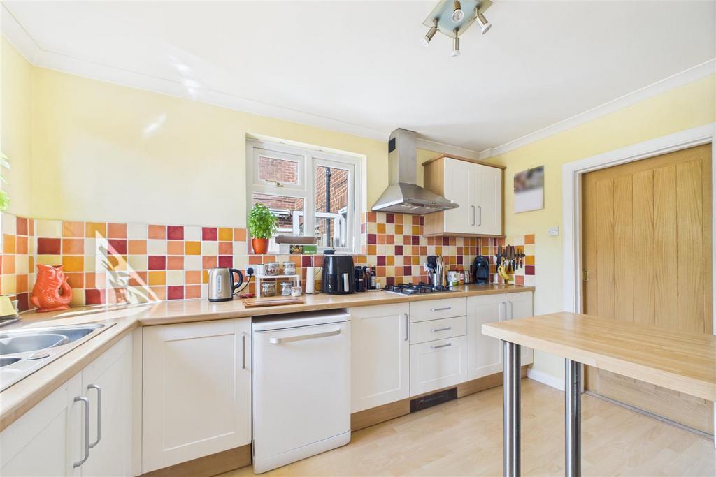 CAM01894 G0-PR0205-STILL015.jpg