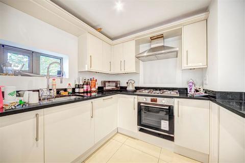 2 bedroom flat for sale, Manor Way, London SE3