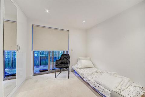 2 bedroom flat for sale, Manor Way, London SE3