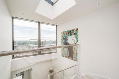 3 bedroom flat for sale, Manor Way, London SE3