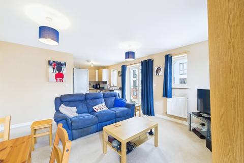 2 bedroom flat for sale, Falcon Avenue, South Ockendon, Essex, RM15