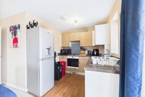 2 bedroom flat for sale, Falcon Avenue, South Ockendon, Essex, RM15