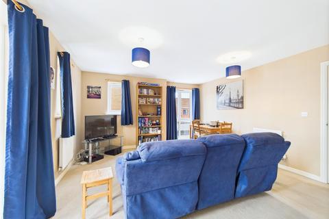 2 bedroom flat for sale, Falcon Avenue, South Ockendon, Essex, RM15