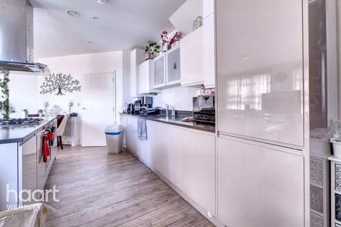 3 bedroom apartment for sale, NW10