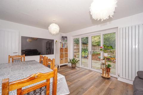 20 Douce Grove, St Leonards-on-sea, TN38 0YJ