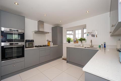 20 Douce Grove, St Leonards-on-sea, TN38 0YJ