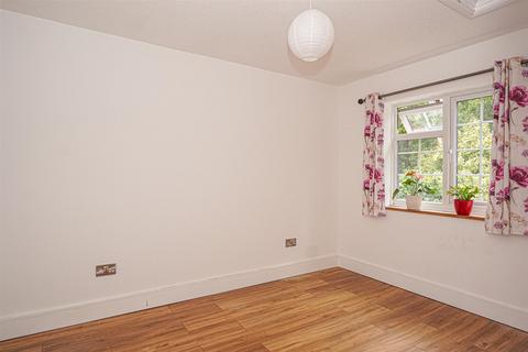 20 Douce Grove, St Leonards-on-sea, TN38 0YJ