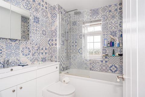20 Douce Grove, St Leonards-on-sea, TN38 0YJ