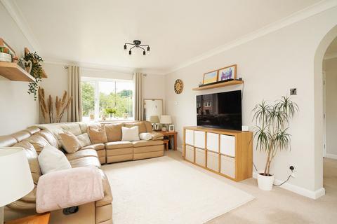 44 Everard Avenue, Sheffield, S17 4LZ