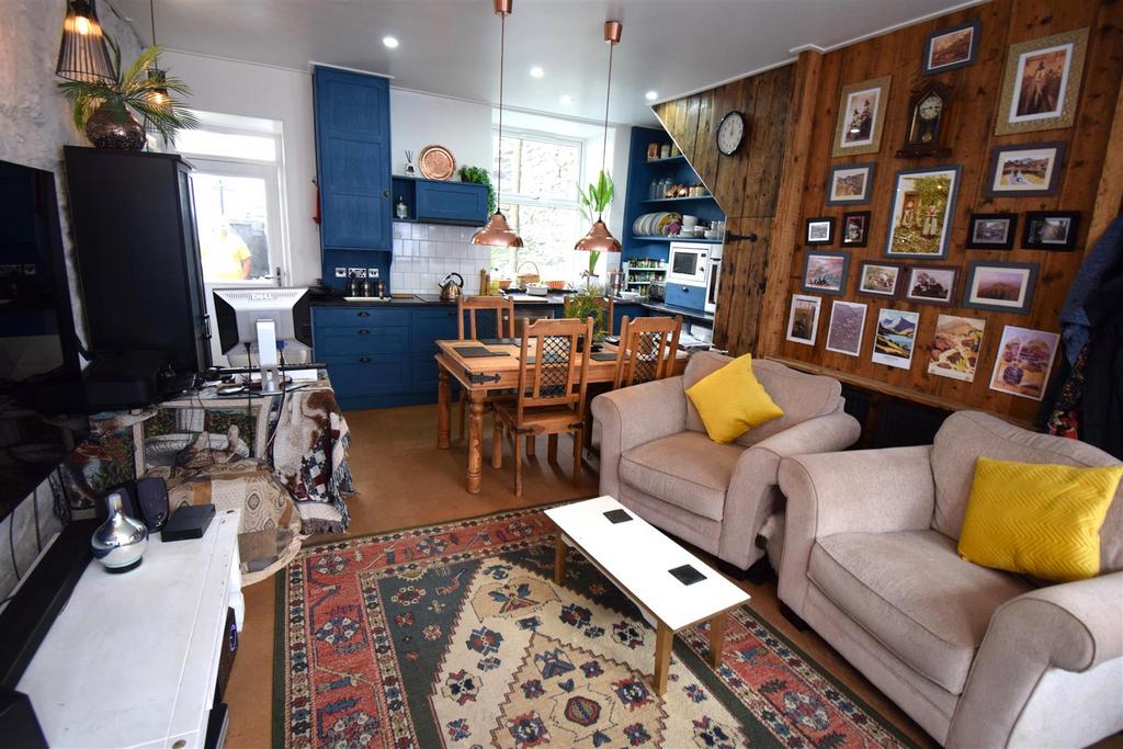 Living Area.JPG