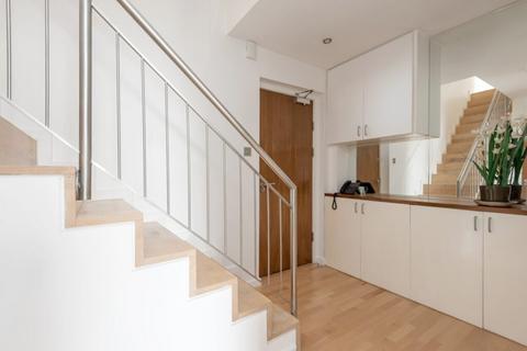 undefined, 39/17 Gardner’s Crescent, Edinburgh EH3 8DG