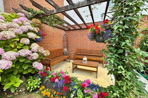 1 bedroom retirement property for sale, Goddard Court, Cricklade Street, Swindon, SN1 3LW