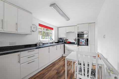 3 bedroom semi-detached house for sale, Churchill Road, Evesham WR11