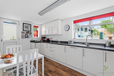 3 bedroom semi-detached house for sale, Churchill Road, Evesham WR11