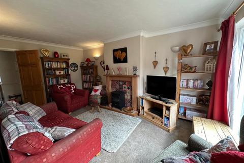 3 bedroom semi-detached house for sale, Wayside Close, Stowmarket IP14