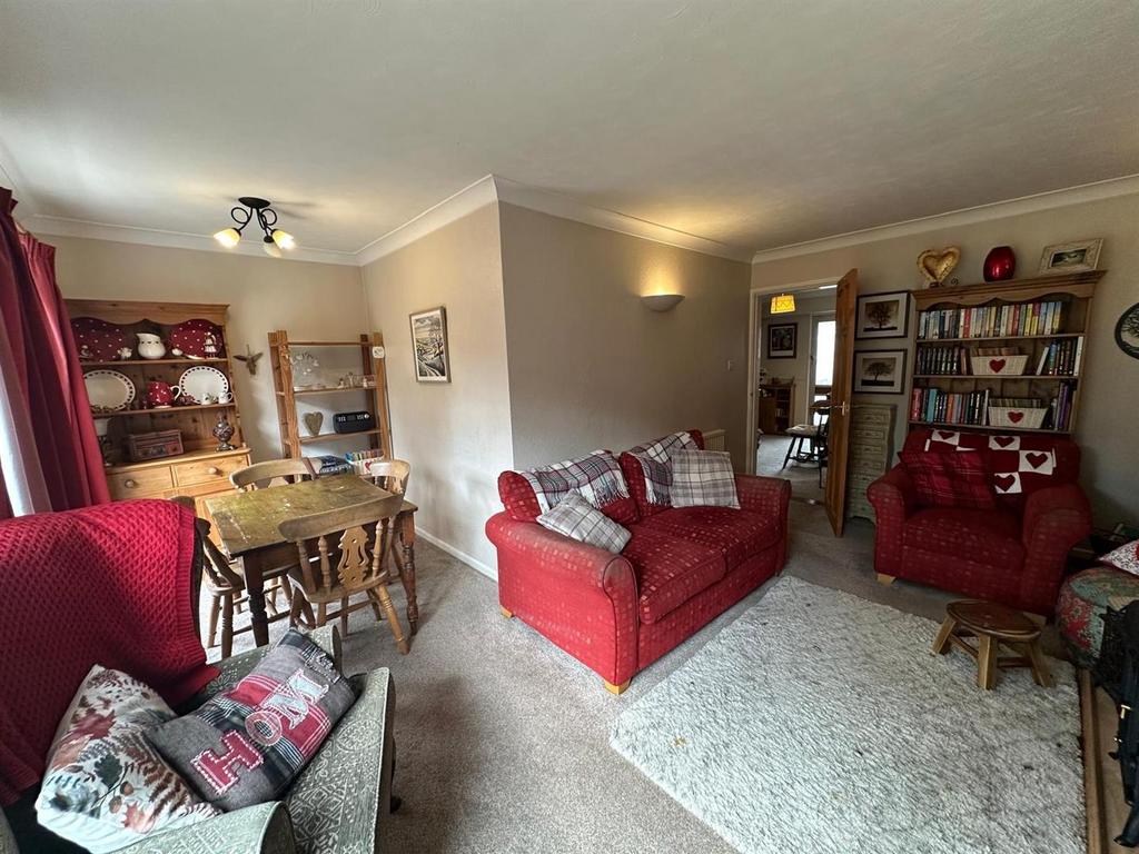 Sitting Room/Dining Room