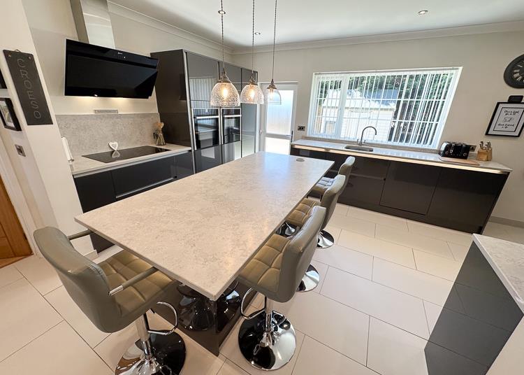 Kitchen / dining room