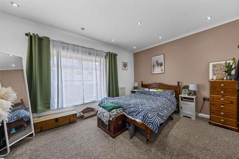 86 Moore Street, Northampton, NN2 7HX