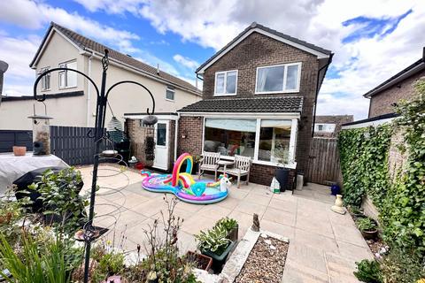3 bedroom detached house for sale, Shannon Drive, Outlane, Huddersfield