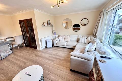 3 bedroom detached house for sale, Shannon Drive, Outlane, Huddersfield