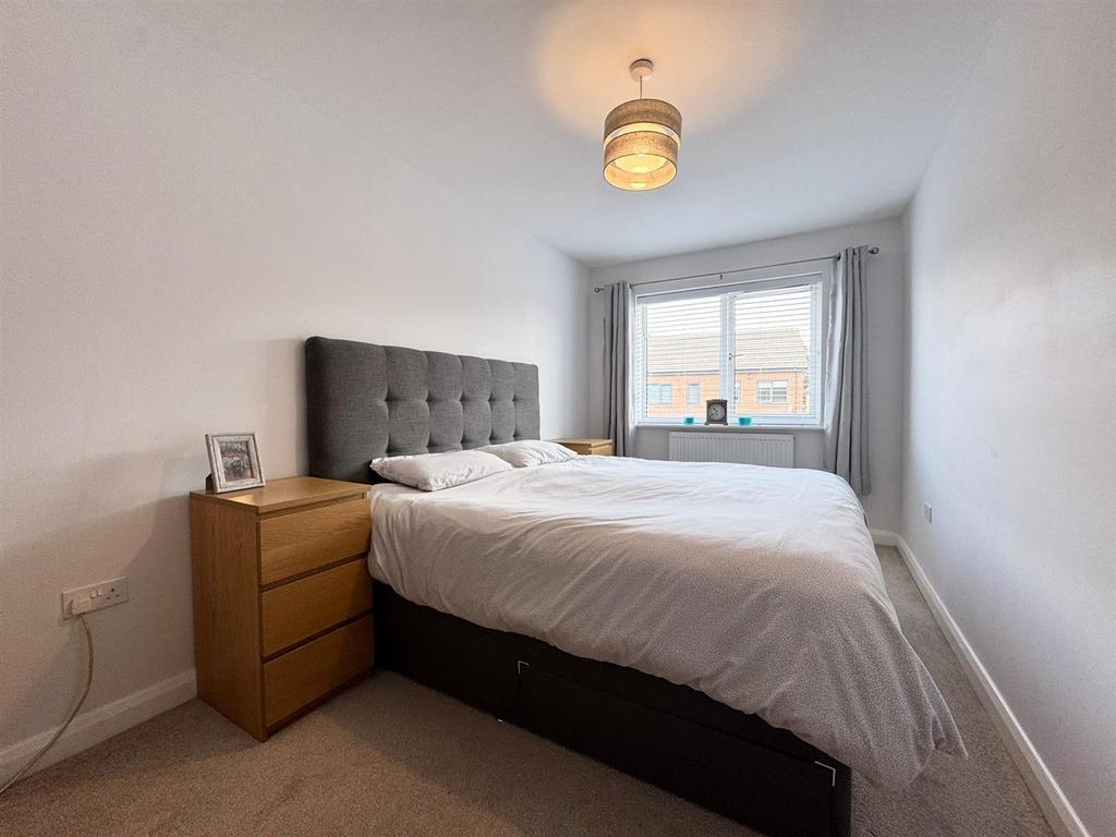 Bedroom 1 (1).jpg